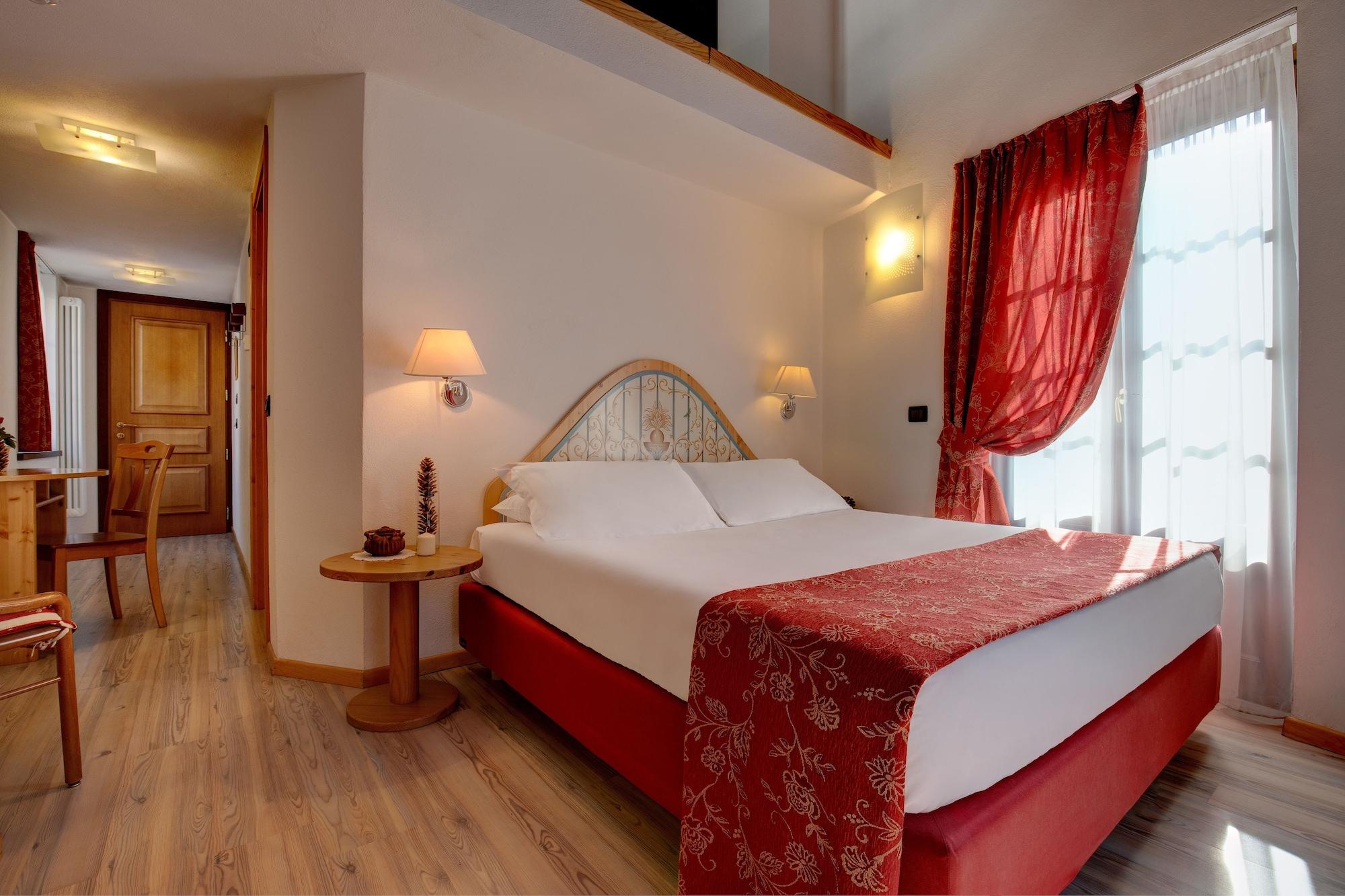 Ih Hotels Courmayeur Mont Blanc Esterno foto