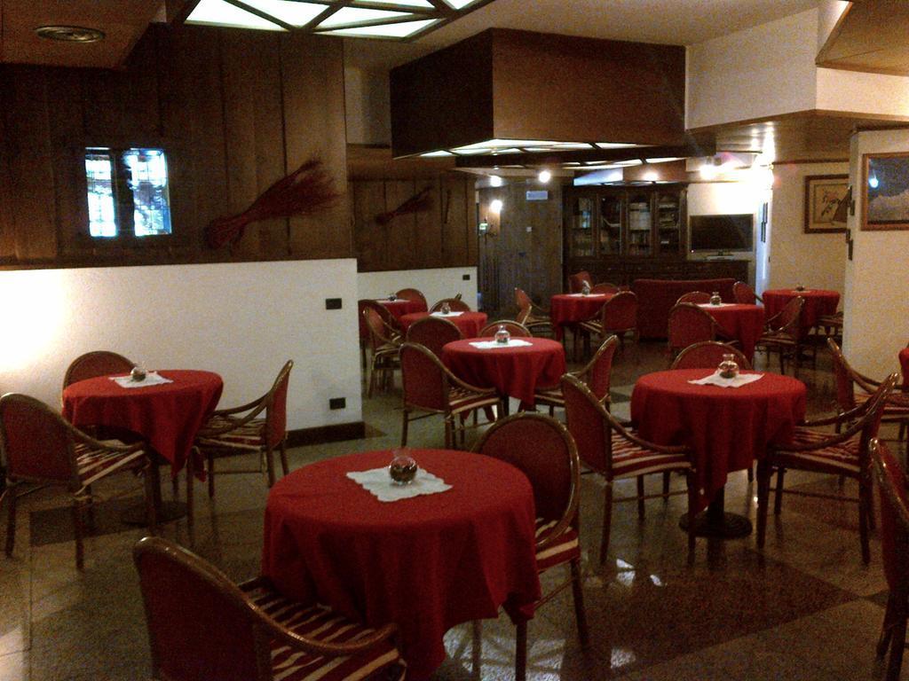 Ih Hotels Courmayeur Mont Blanc Esterno foto